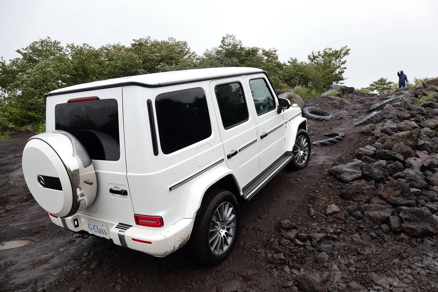 1000万円オーバーの超高額SUVが飛ぶように売れる衝撃！　ニッポンで「Gクラス」人気沸騰の理由とは