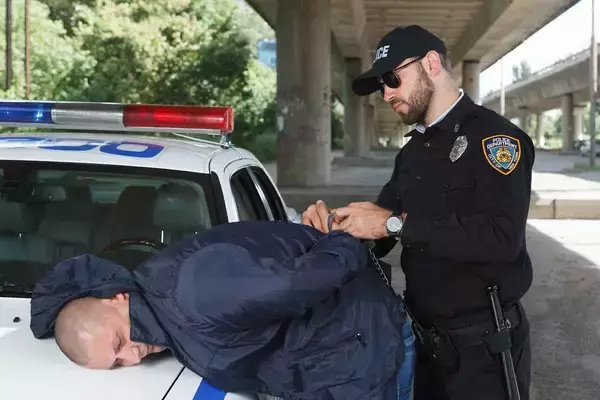 バスジャックにカーチェイスが連日TVニュースで流れるなど大荒れ！　いまのアメリカでは大都市の治安の悪化が深刻化していた