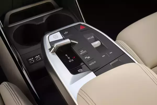 「BMWのミニバンのキドニーグリルも大型化！　フルモデルチェンジした２シリーズ アクティブツアラー登場」の画像