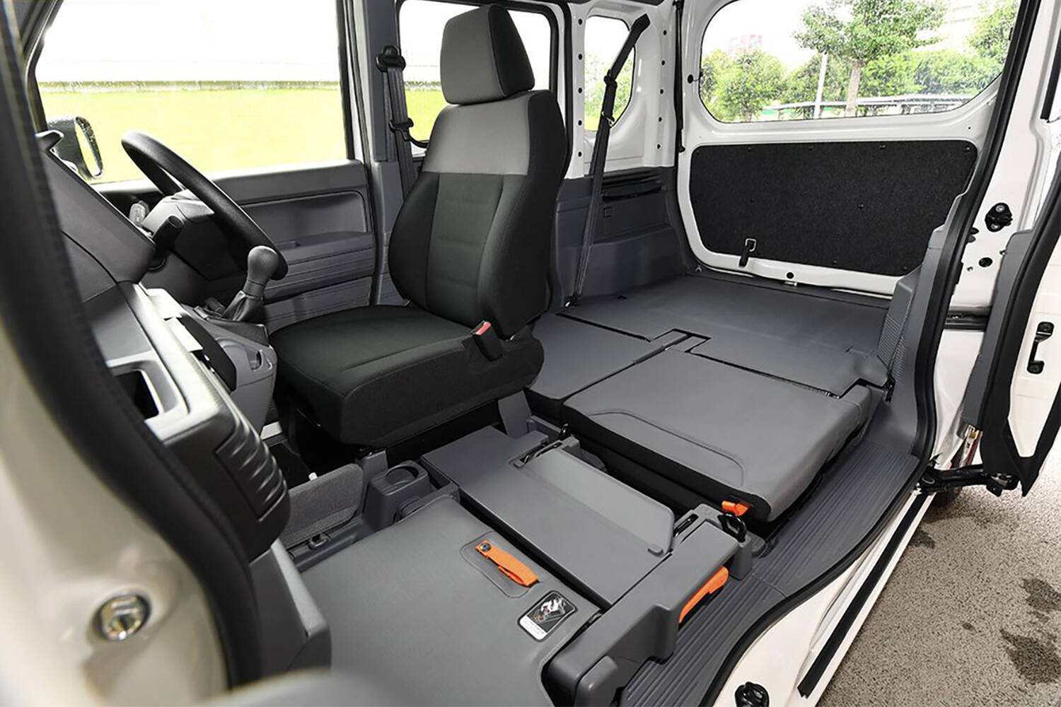 スペーシア・ベース登場で「軽商用車」がいま激熱だった！　「ダサさゼロ」の最新モデル３台を徹底比較