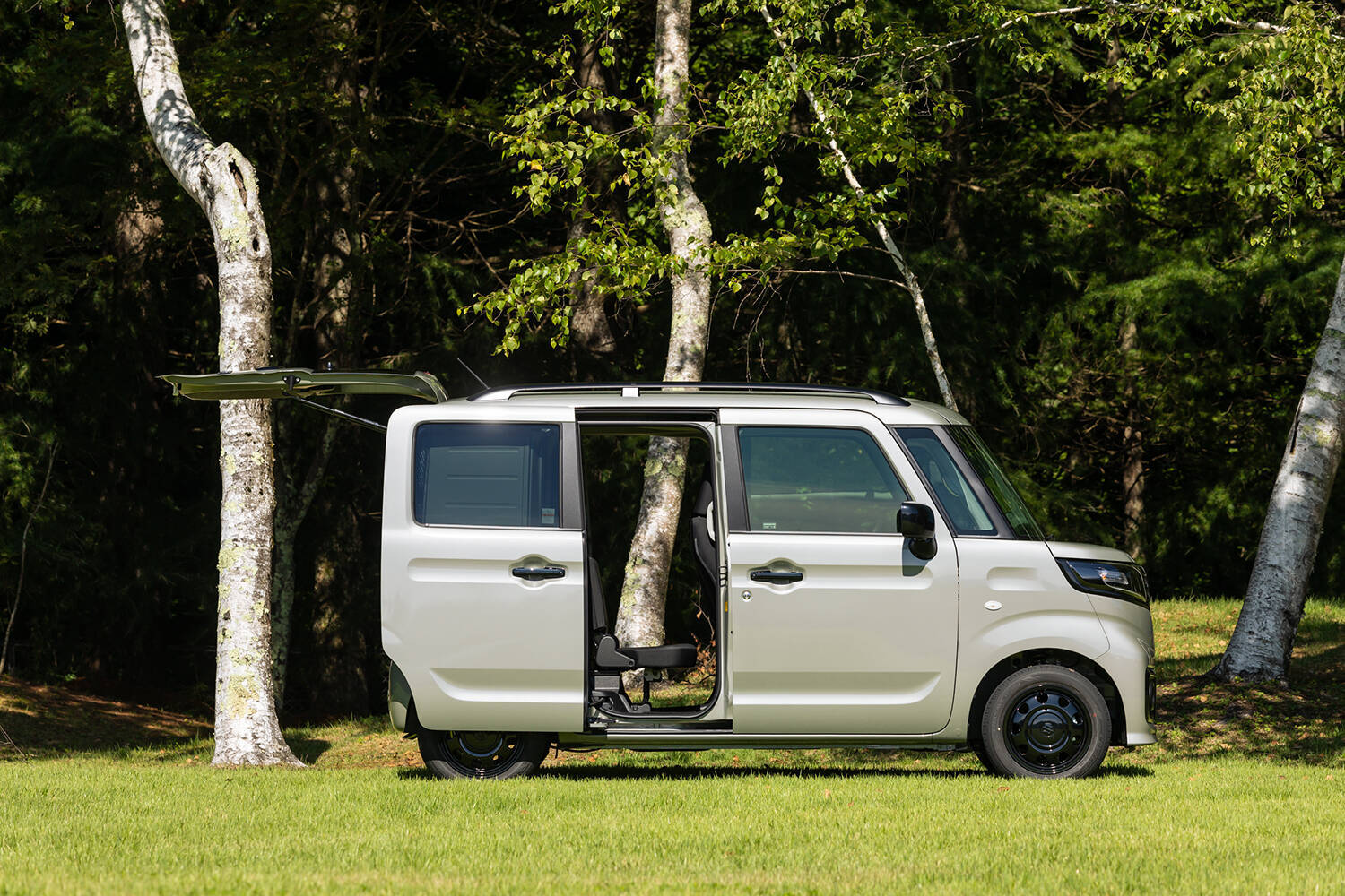 スペーシア・ベース登場で「軽商用車」がいま激熱だった！　「ダサさゼロ」の最新モデル３台を徹底比較