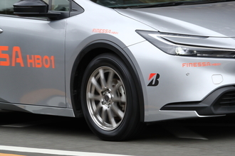 せっかくの新品タイヤを走る前に削っちゃうの!?　サーキット界隈で行われる「タイヤシェービング」って何のため？
