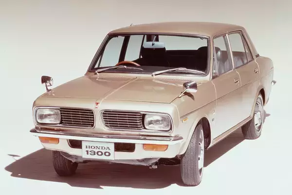 「F1と共同開発の噂もあながち間違いじゃない!?　宗一郎イズムが流れる「ホンダ1300」という売れなかった隠れ名車」の画像