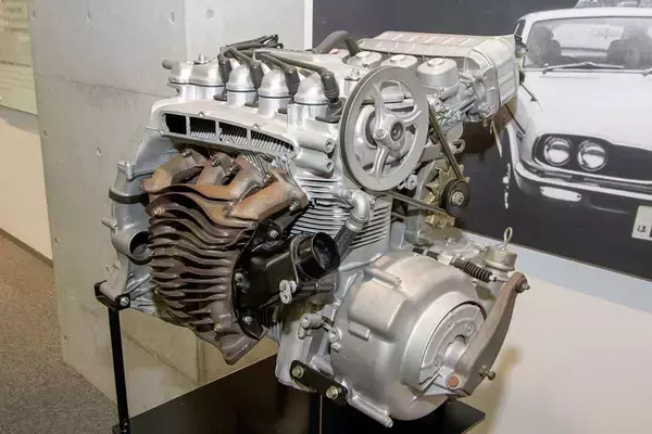 「F1と共同開発の噂もあながち間違いじゃない!?　宗一郎イズムが流れる「ホンダ1300」という売れなかった隠れ名車」の画像