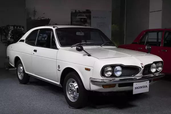 「F1と共同開発の噂もあながち間違いじゃない!?　宗一郎イズムが流れる「ホンダ1300」という売れなかった隠れ名車」の画像