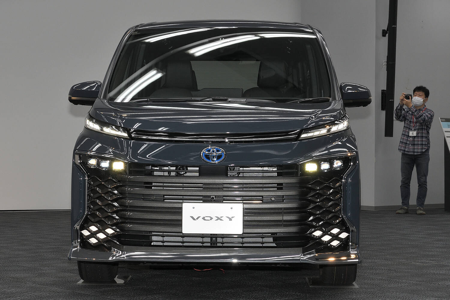 バカ売れ確実な新型ノア＆ヴォクシーはどう選ぶ？　ミニバンマイスターの結論は「最上級グレードを買え」だった！