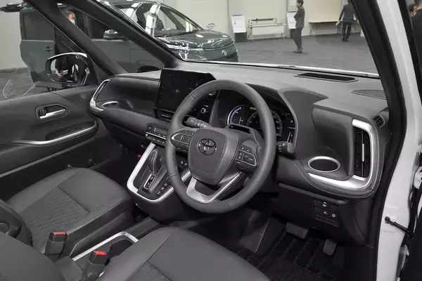 「バカ売れ確実な新型ノア＆ヴォクシーはどう選ぶ？　ミニバンマイスターの結論は「最上級グレードを買え」だった！」の画像