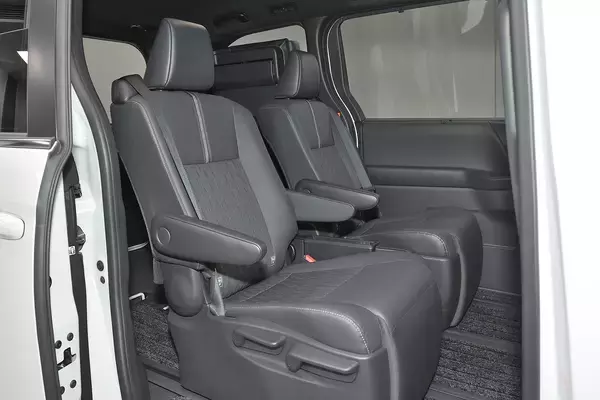 「バカ売れ確実な新型ノア＆ヴォクシーはどう選ぶ？　ミニバンマイスターの結論は「最上級グレードを買え」だった！」の画像