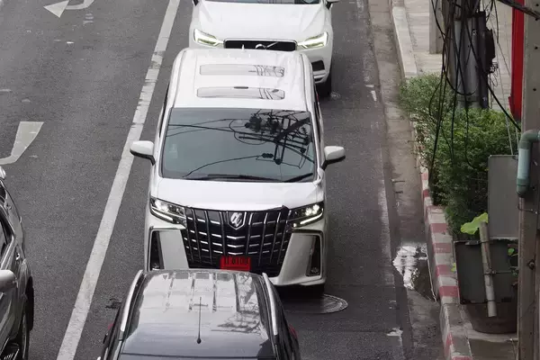 韓国車の勢いがヤバい！　バンコクで「ヒョンデ・スターリア」と「キア・カーニバル」がポスト・アルファードとして増殖中