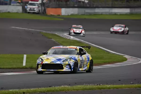 「レースが再び走る実験室に！　富士24hレースでメーカーの威信をかけた「次世代車」の闘いが繰り広げられた」の画像