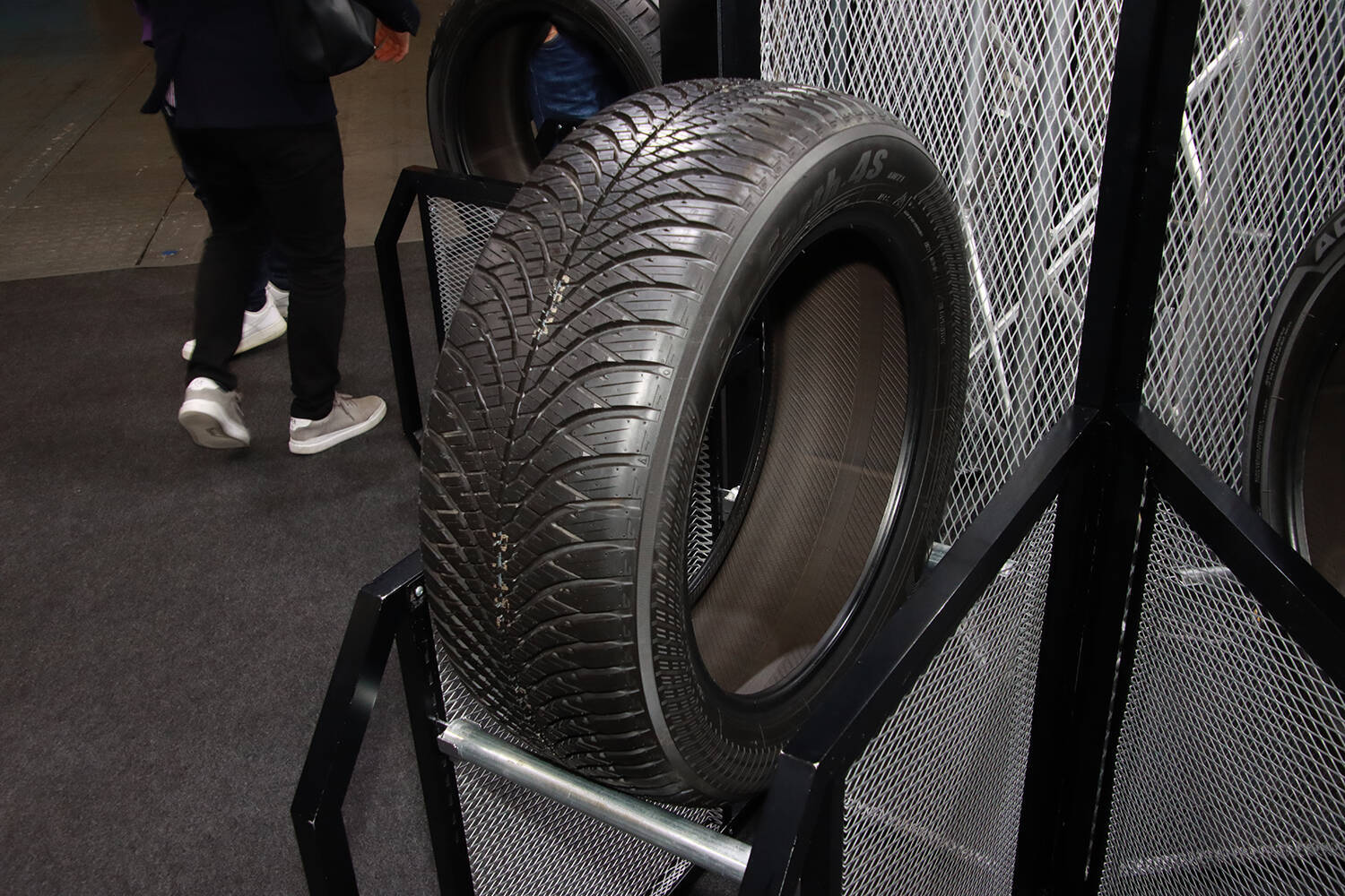 ヨコハマブースで見つけた！　「かゆいところに手が届く」タイヤ５選【大阪オートメッセ2024】