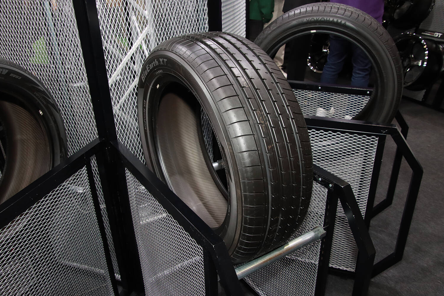 ヨコハマブースで見つけた！　「かゆいところに手が届く」タイヤ５選【大阪オートメッセ2024】