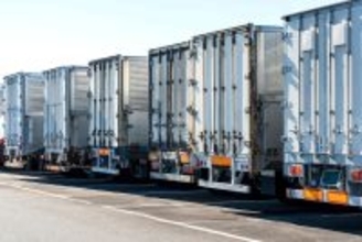 国交省が６月からのトラックの標準運賃８％アップを提言……も法的拘束力なし！　それでも苦しいトラックドライバーの救いとなるのか？