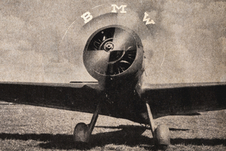 BMWだってそれっぽいこと言ってたのにいまさら違うってマジかよ！　BMWのロゴは「飛行機のプロペラ」がモチーフじゃないことが判明!!