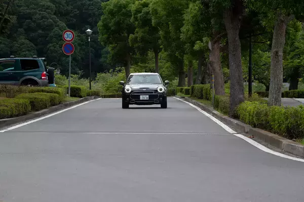 「MINIの「ゴーカートフィーリング」って何？　編集部員がクーパーS クラブマンで体感」の画像