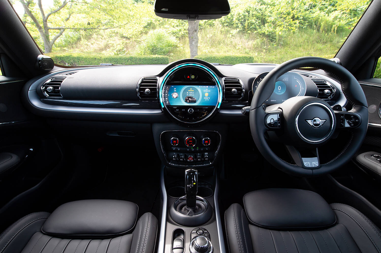 MINIの「ゴーカートフィーリング」って何？　編集部員がクーパーS クラブマンで体感