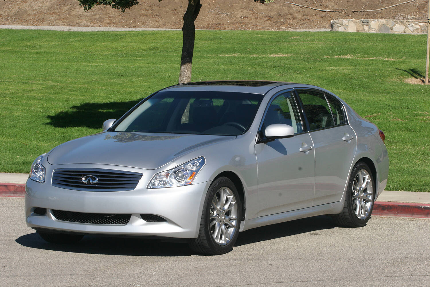 日本で「売れない」からって侮るなかれ！　海外ではシッカリ人気を獲得している「日本車」たち