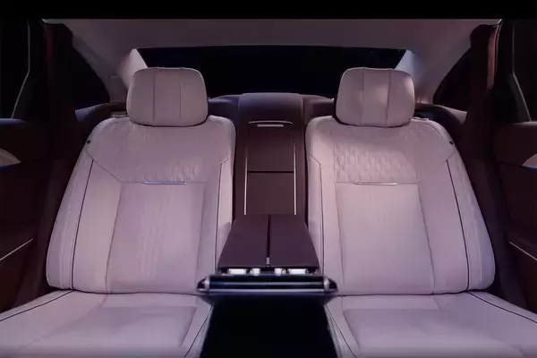 「スクープ!!　中国の「紅旗」が日本に送り込む第２の刺客「大型SUV」の「HS7」を補足した」の画像