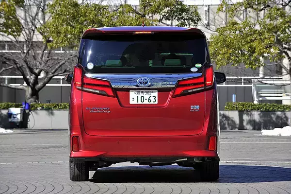 「どうしてこうなった!?　謎のツッコミどころがある大人気新車５台」の画像