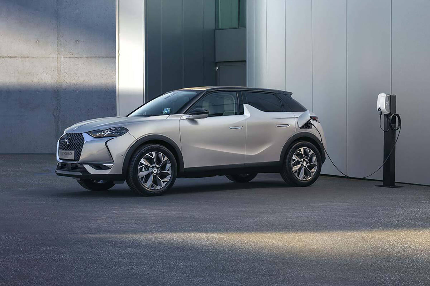 どうしてこうなった!?　謎のツッコミどころがある大人気新車５台