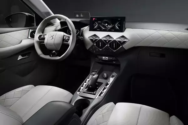 「どうしてこうなった!?　謎のツッコミどころがある大人気新車５台」の画像