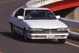 車名を知らなくても「タカとユージ」のクルマといえば誰もがわかった！　「あぶない刑事」で一気にメジャー化した２代目レパード