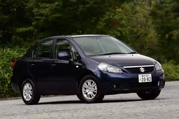 「中古車サイトに10台前後の激レアっぷり！　超貴重でも数十万円と「激安」な謎の国産車３選」の画像