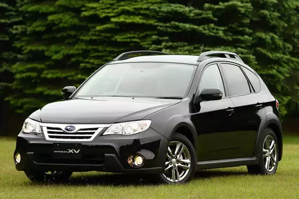 「中古車サイトに10台前後の激レアっぷり！　超貴重でも数十万円と「激安」な謎の国産車３選」の画像