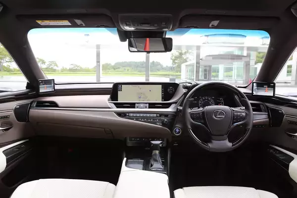 「レクサスの現行セダンモデルを紹介！　安く購入するコツや中古車相場についても解説」の画像