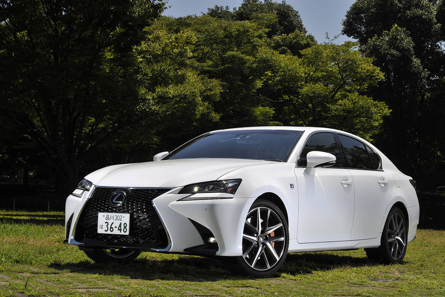 レクサスの現行セダンモデルを紹介！　安く購入するコツや中古車相場についても解説