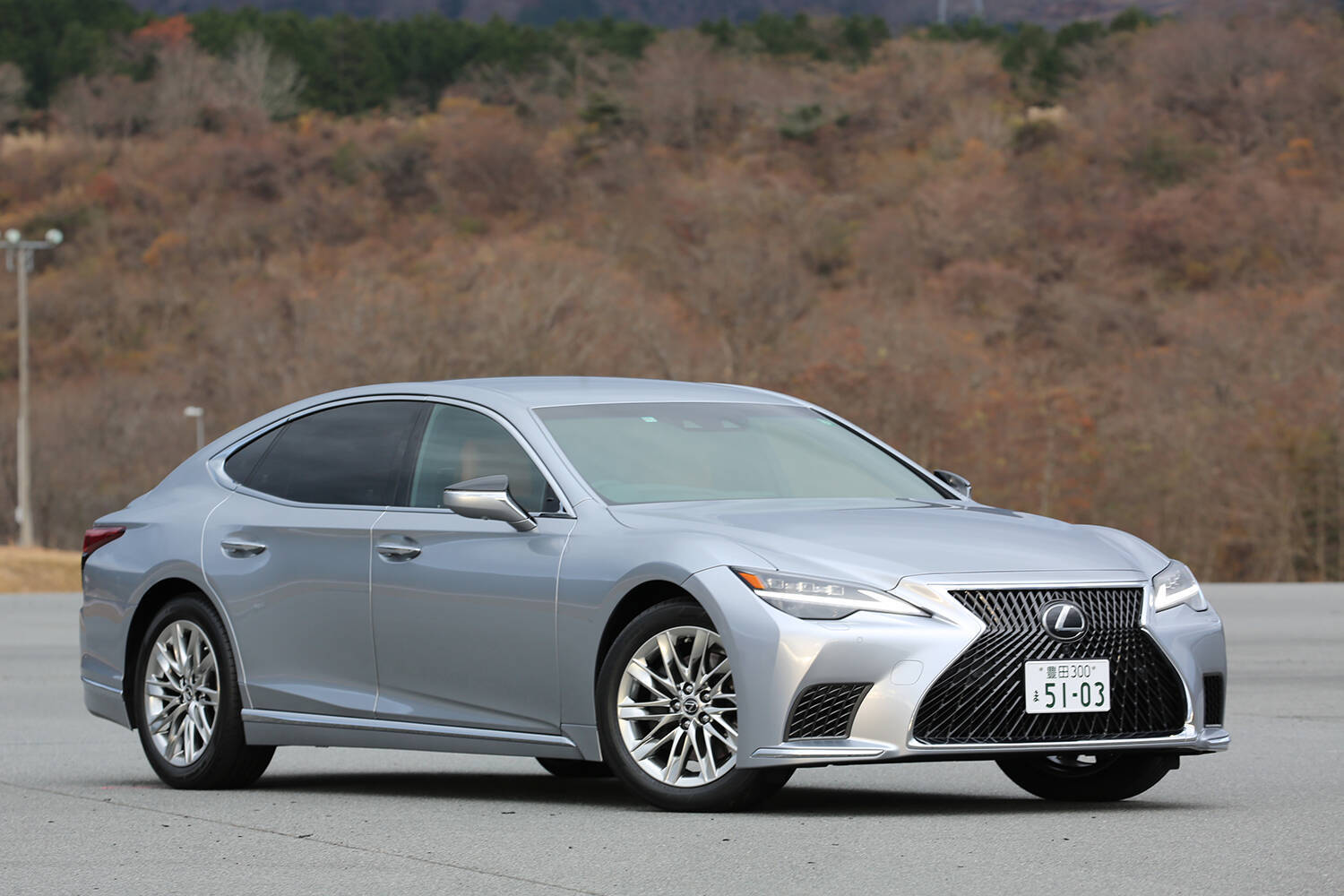 レクサスの現行セダンモデルを紹介！　安く購入するコツや中古車相場についても解説