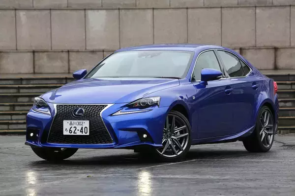 「レクサスの現行セダンモデルを紹介！　安く購入するコツや中古車相場についても解説」の画像