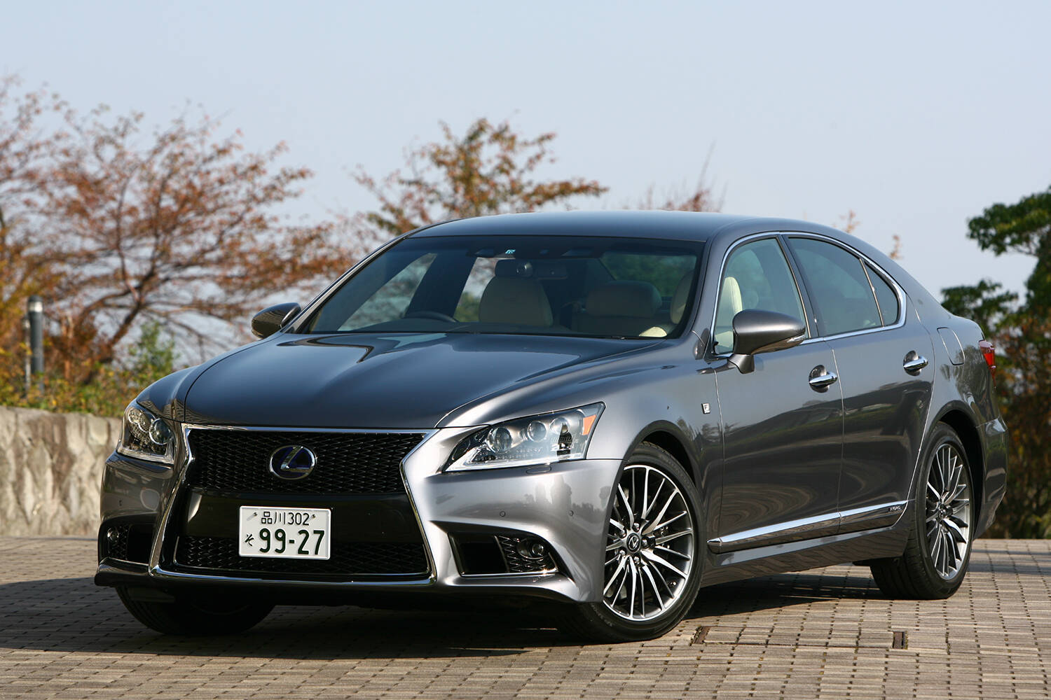 レクサスの現行セダンモデルを紹介！　安く購入するコツや中古車相場についても解説