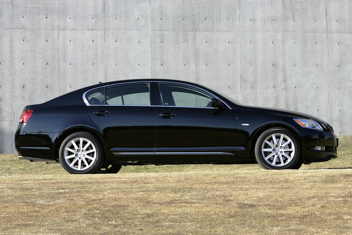 レクサスの現行セダンモデルを紹介！　安く購入するコツや中古車相場についても解説