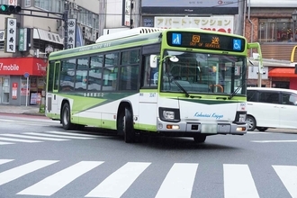 想像するだけでも超高難易度！　巨大なバスを手足のように操るコツとは？