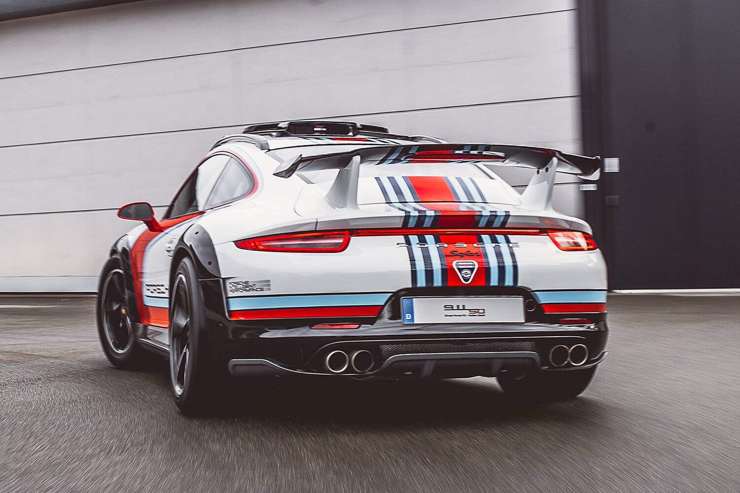 アゲ系の波はポルシェやランボまで動かした！　SUVじゃなくて「シャコアゲ」スーパーカーをメーカーが本気で考えているワケ