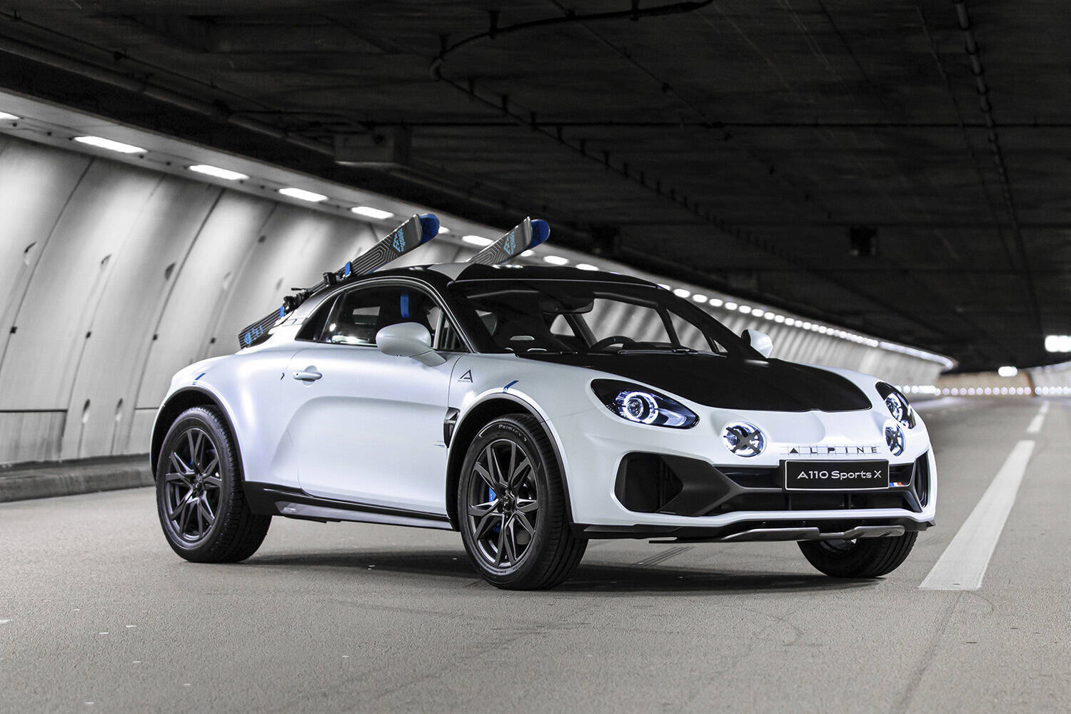 アゲ系の波はポルシェやランボまで動かした！　SUVじゃなくて「シャコアゲ」スーパーカーをメーカーが本気で考えているワケ