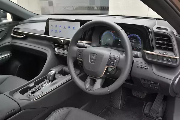 「「クラウン」「ステップワゴン」「Xトレイル」！　豊作の2022年新車の本音で語るマルとバツ」の画像