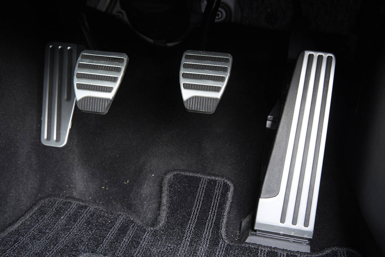 【試乗】新型フェアレディＺは期待以上の完成度！　FRを満喫できるバカッ速スポーツカーだ