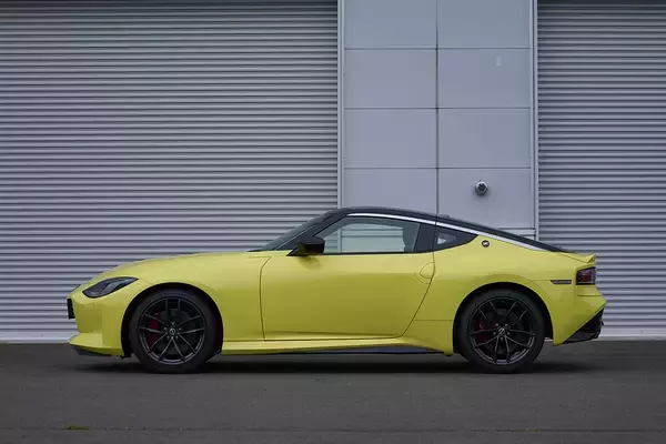 「【試乗】新型フェアレディＺは期待以上の完成度！　FRを満喫できるバカッ速スポーツカーだ」の画像