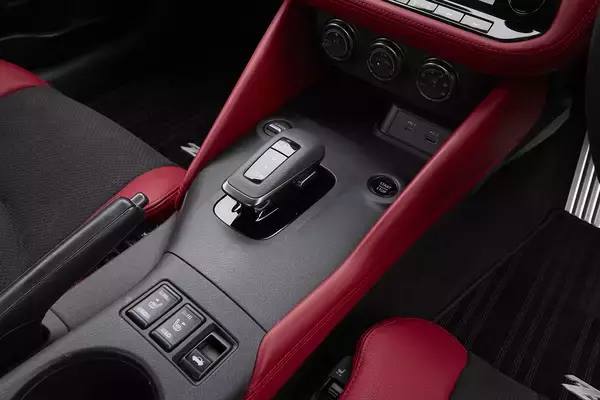 「【試乗】新型フェアレディＺは期待以上の完成度！　FRを満喫できるバカッ速スポーツカーだ」の画像