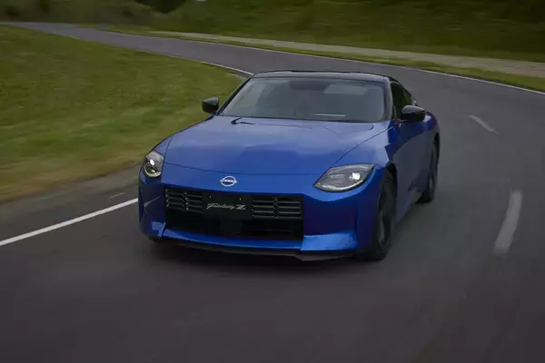 「【試乗】新型フェアレディＺは期待以上の完成度！　FRを満喫できるバカッ速スポーツカーだ」の画像
