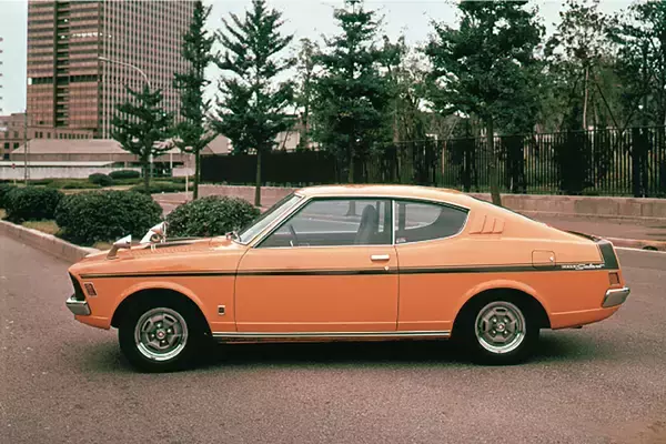 「髪型だと日本のリーゼントのこと!?　かつて高性能車が採用した「ダックテール」とは」の画像