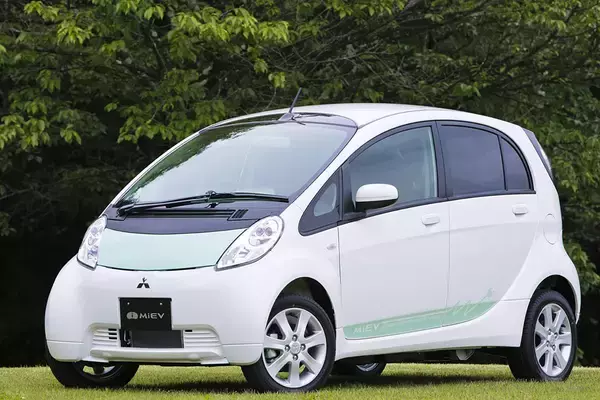 「普通の値段なのに漂う「タダモノじゃない感」！　高級車乗りにマウントを取られないクルマ５台」の画像