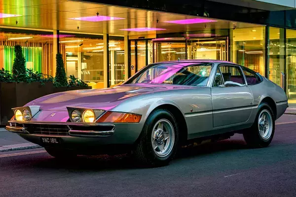 「違う名前で出ています！　商標の壁であえなく「別名」を名乗ったクルマたち」の画像