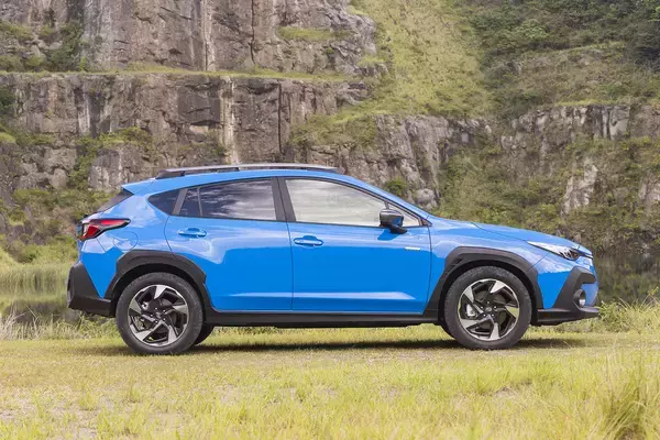 「見た目はそんなに変わらずも「改名」は伊達じゃない！　「XV」改め「クロストレック」の地味にスゴイ中身を徹底解説」の画像