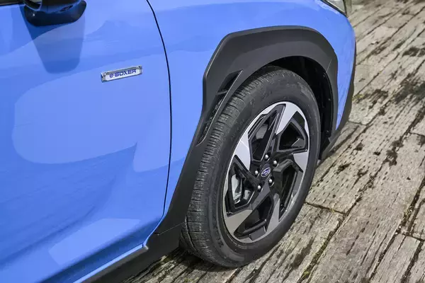 「見た目はそんなに変わらずも「改名」は伊達じゃない！　「XV」改め「クロストレック」の地味にスゴイ中身を徹底解説」の画像