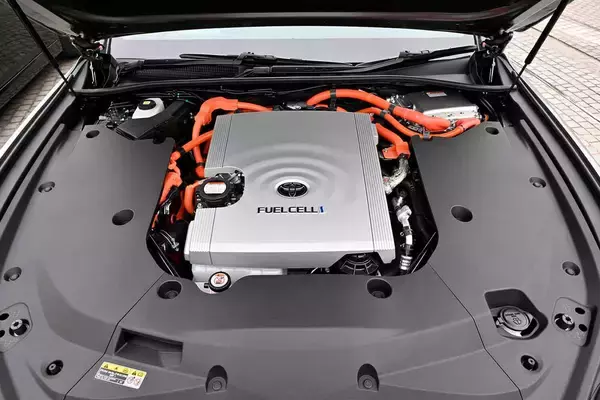 「ドッチもセダンなのになぜ設定？　MIRAIがあるのにクラウンセダンにも燃料電池車をラインアップした理由」の画像