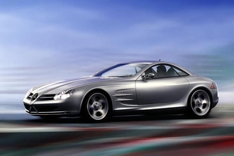 メルセデス・ベンツとAMGとマクラーレンが共同開発した衝撃作！　伝説の「メルセデス・ベンツSLRマクラーレン」がもつ圧倒的パフォーマンス【21世紀スーパーカーFILE #021】