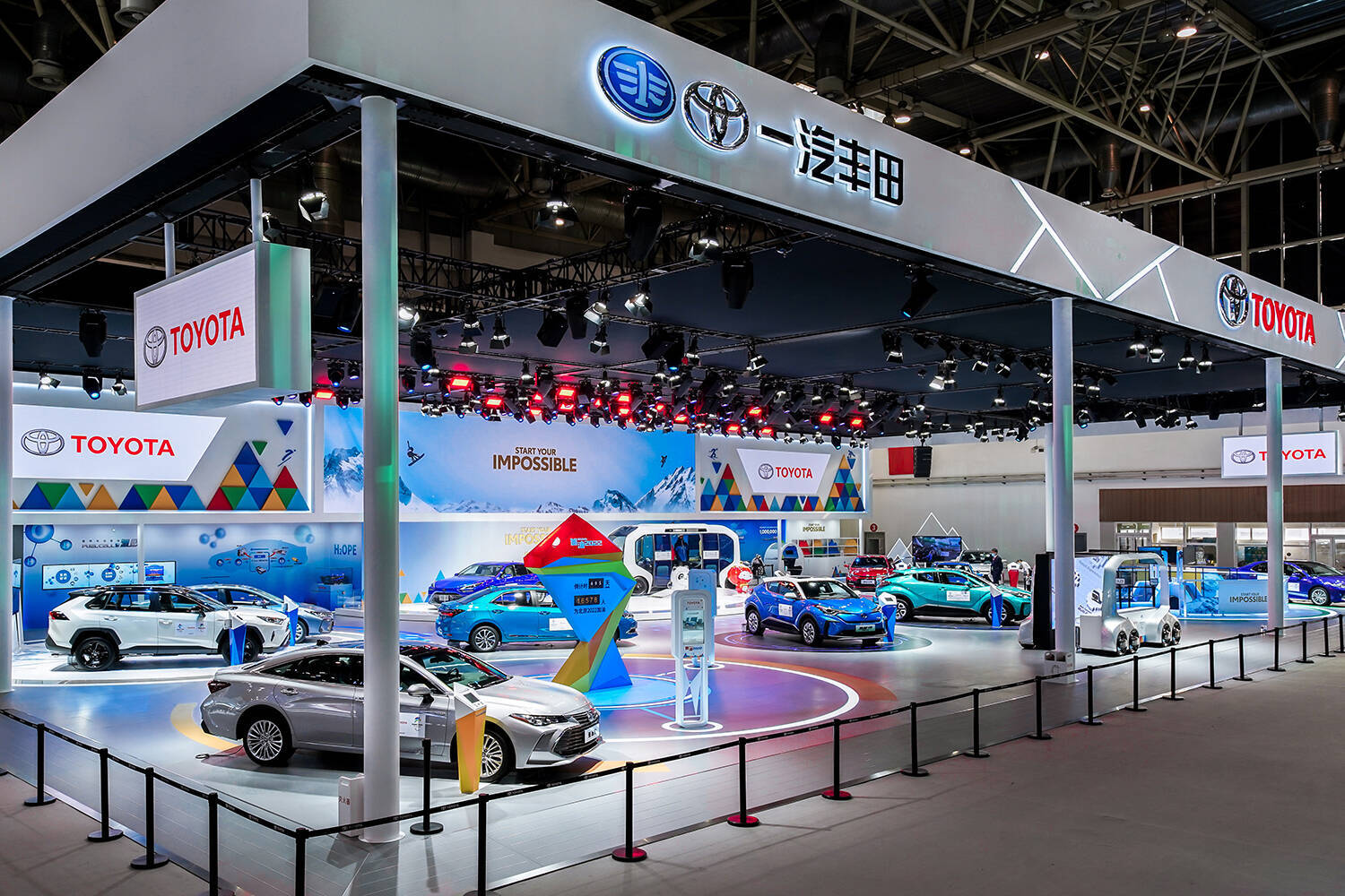 日本に上陸した中国の最高級ブランド「紅旗」！　日本のセンチュリーや英国のロールスロイス以上に「別格」な存在だった